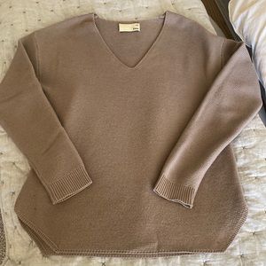 Aritzia Wilfred Free sweater